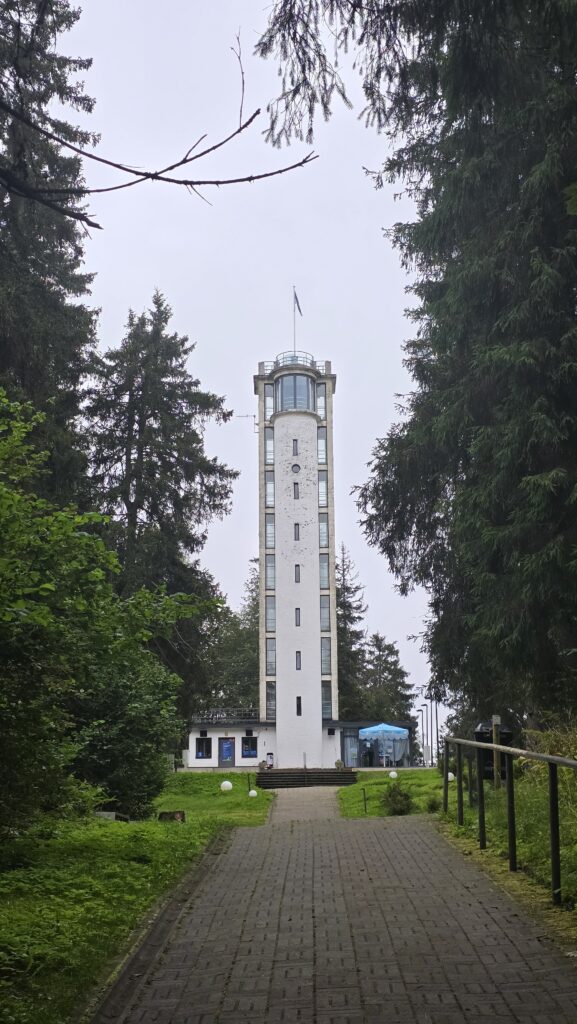 Estonia & 🇱🇻 Latvia – Suur Munamägi (318 m) & Gaiziņkalns (312 m)